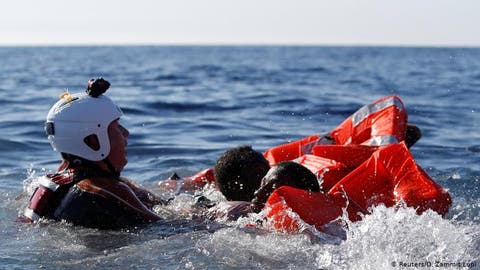 إنقاذ 91 مهاجرا سريا في عرض السواحل الليبية