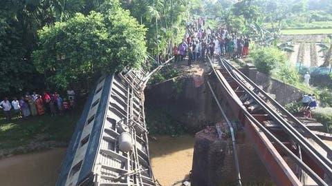 مقتل وجرح العشرات بحادث قطار في بنغلاديش