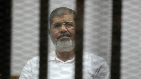 نجل محمد مرسي يعلن دفن والده