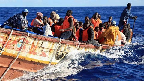 بسبب علبة عصير.. مهاجر يقطع راس رفيقه على متن قارب انطلق من سواحل الناظور