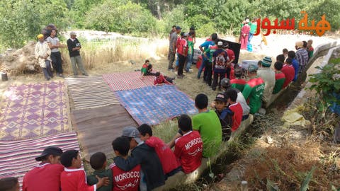حصري: لاعبو المنتخب المغربي يرسلون شاشة تلفاز عملاقة لأطفال دوار نواحي جبل بويبلان