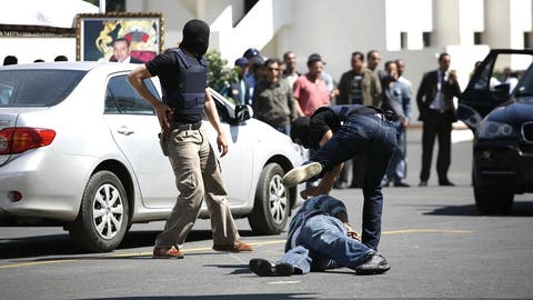 الرصاص يلعلع في طنجة لتوقيف “بزناز ” هاجم الشرطة بالسيف