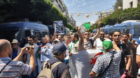 في الجمعة الـ22.. حراكيو الجزائر يثمّنون أرضية الحوار الوطني
