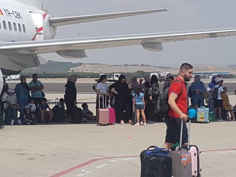 عالقون مغاربة في مطار مدريد يناشدون وزارة الخارجية بالتدخل العاجل