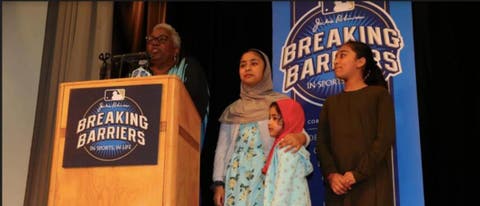 طفلة مسلمة تفوز بجائزة أفضل مقالة في أمريكا