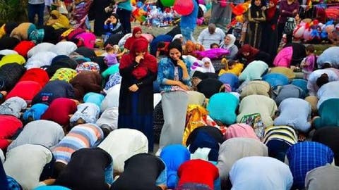 دار الإفتاء المصرية تعلق على اختلاط النساء بالرجال خلال صلاة عيد الأضحى