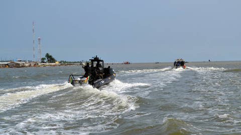 قراصنة يختطفون 3 بحارة روس قبالة سواحل الكاميرون