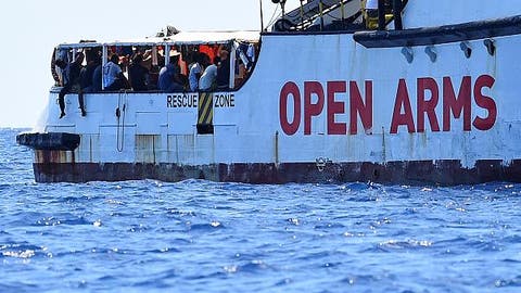 بعد رفض إيطاليا.. إسبانيا ترسل سفينة لإنقاذ مهاجرين