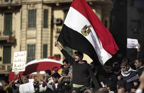 مصريون يتظاهرون قرب ميدان التحرير واعتقال نشطاء  ( فيديو )