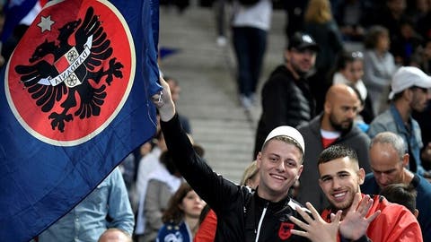 ماكرون يعتذر للرئيس الألباني بسبب خطأ النشيد في تصفيات “يورو 2020”