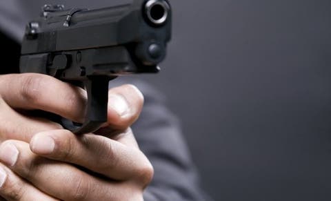 مقدم شرطة يُشهر سلاحه الوظيفي لتوقيف مجرم بالقنيطرة