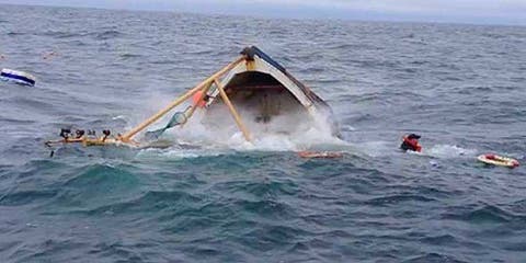 اصطدام سفينة أجنبية بمركب للصيد بالداخلة .. فقدان 11 بحارا