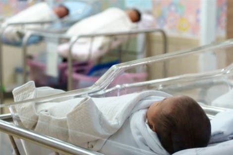 وقوع “خطأ” أثناء تسليم مولود حديث الولادة ..مستشفى الرباط يوضح