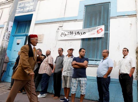 التونسيون يتوجهون إلى صناديق الاقتراع لاختيار ممثليهم في البرلمان