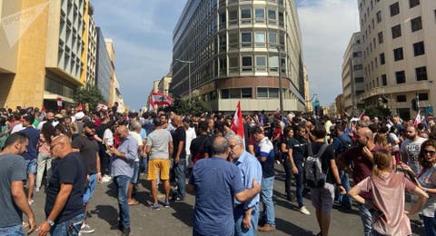 لليوم الثالث على التوالي .. اللبنانيون يخرجون للشارع للاحتجاج