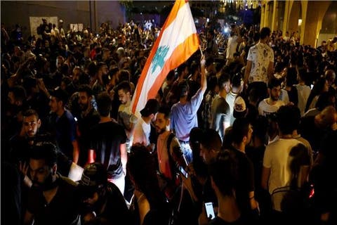 لبنان ـ استمرار المظاهرات والحكومة تحاول تهدئة غضب المحتجين