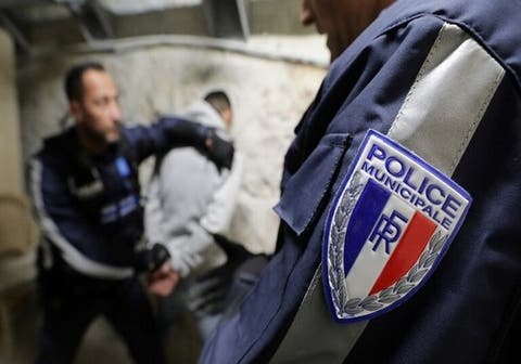 فرنسا : الشرطة توقف مغاربي لوح بسكين وردد ” الله اكبر ” بالشارع العام