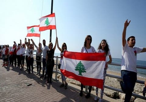 حراك لبنان …سلسلة بشرية من جنوب لبنان إلى شماله