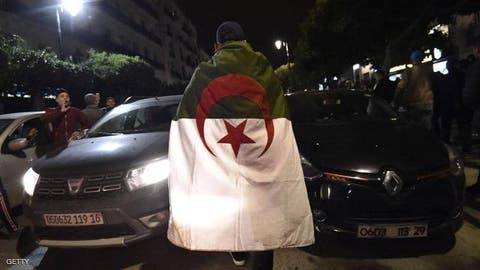 الجزائر .. اعتقال 30 شخصا في مظاهرة ليلية