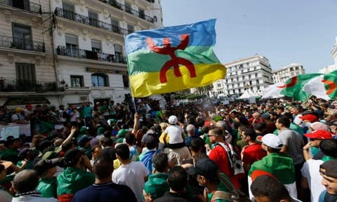 الجزائر .. السجن ل21 شخصا بتهمة رفع الراية الأمازيغية