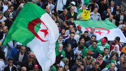 حكومة الجزائر تهاجم البرلمان الأوروبي.. ومساندو الجيش يخرجون