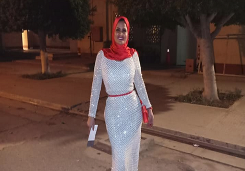 فنانة مصرية تخلق الجدل في مهرجان القاهرة.. حضرت بالحجاب وطُردت من السجاد الأحمر