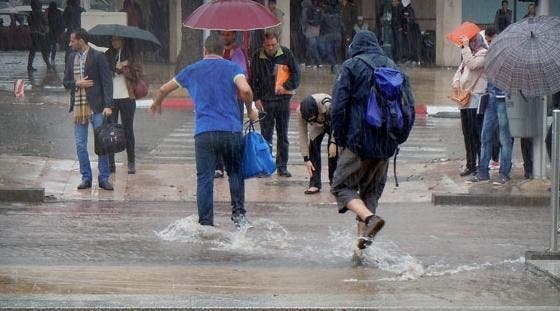 Photo of “أمطار الخير” تسعد قلوب المغاربة.. ومواطنون: “كنتمناو فرحتنا تكمل بالفوز”