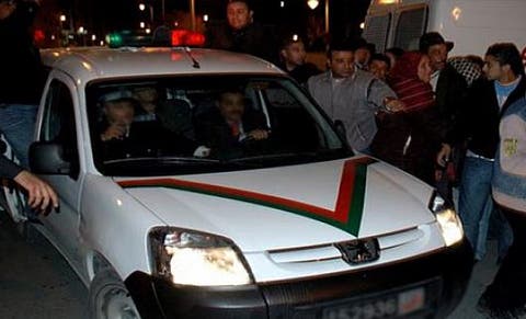 سكارى يختطفون شابة بالمحمدية و مواطنون يحاصرون السيارة لإنقاذها