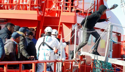 البحرية الاسبانية تعترض قاربا على متنه 11 مهاجرا سريا مغربيا