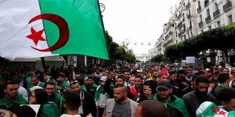 الجزائر..مظاهرات طلابية رغم “الحداد” على وفاة قائد الجيش