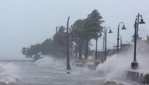 إعصار ضخم يضرب الفلبين و يجلي أكثر من عشرة ألاف شخص