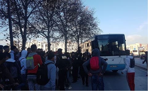 طلبة يحرضون تلاميذ قاصرين على محاصرة حافلات النقل الحضري بفاس