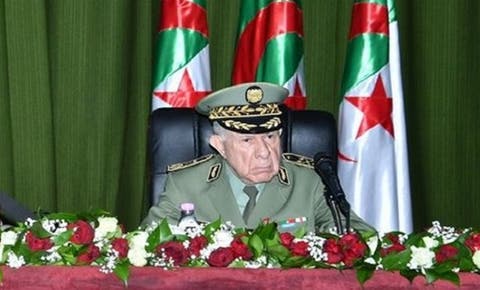 بعد وفاة صالح.. رئيس الجزائر يعين قائدا جديدا لأركان الجيش