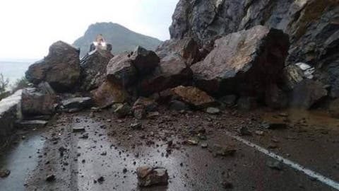 انهيار صخري يوقف حركة السير بين الحسيمة وتاونات