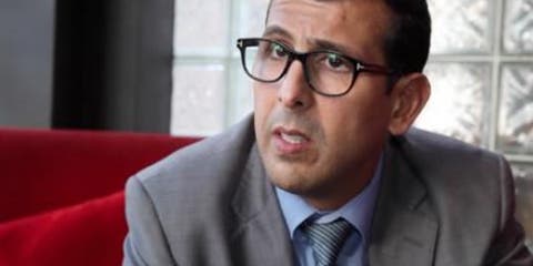 البطل مصطفى لخصم ينتفض ضد استبعاد أبو فارس ويهاجم الهيلالي