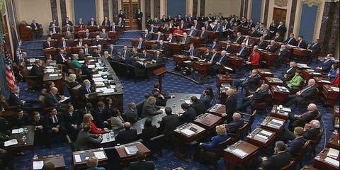 الشيوخ الأمريكي يصوت لصالح بدء النظر في الحد من صلاحيات ترامب