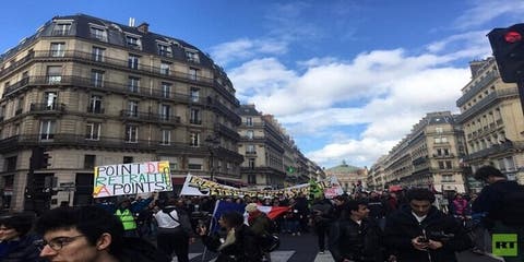 تظاهرات في باريس تزامنا مع مناقشة قانون إصلاح نظام التقاعد