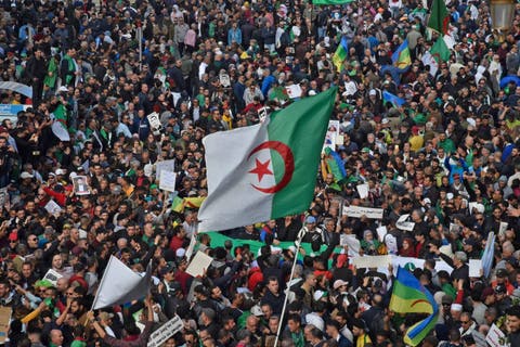 آلاف المتظاهرين في الجزائر في الذكرى الأولى لانطلاق الحراك