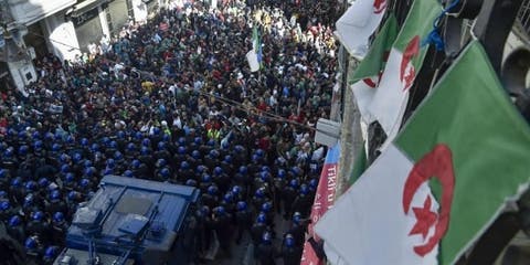 مسؤول جزائري: حظر الاحتجاجات بسبب فيروس كورونا ليس مطروحا