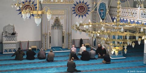 توصيات عاجلة للمفوضية الإسلامية بإسبانيا.. “إغلاق المساجد وإقامة الصلوات في المنازل”.