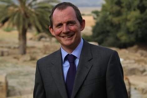 السفير البريطاني يشيد بكرم المغاربة وتضامنهم مع السياح الانجليز العالقين