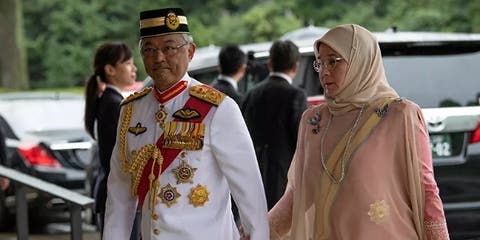 وضع ملك ماليزيا وزوجته تحت الحجر الصحي