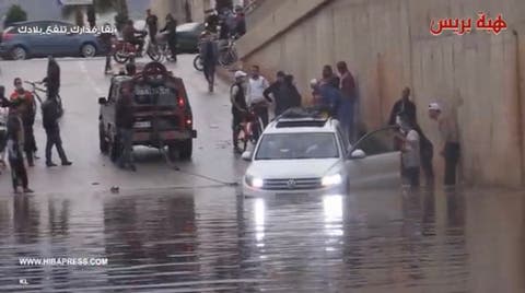 في زمن كورونا.. فاس تتنفس تحت الماء بسبب الأمطارالطوفانية والسيول الجارفة