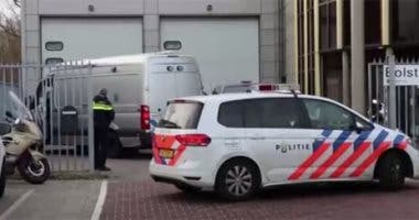هولندا.. اعتقال رجلين أحدهما مسلح في مطار “سخيبول” بامستردام
