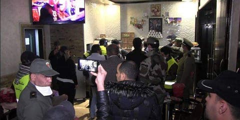 بالفيديو: أمن البيضاء يستعين بكاميرات مقهى لتوقيف أشخاص خرقوا الحظر الصحي