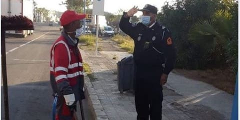 و تتواصل الدروس من رجال الأمن.. الصورة التي سيفتخر بها المغاربة طويلا
