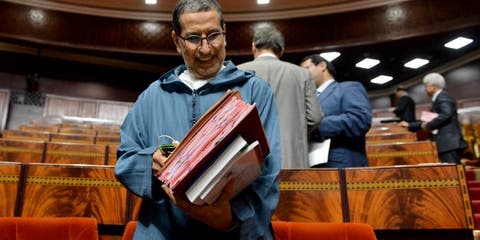 اتهامات للحكومة بالتواطئ مع الشركات الاقتصادية لمنع المغاربة من انتقاد منتوجاتها