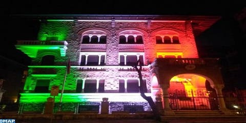في مبادرة تضامنية … مبنى سفارة المغرب بروما يتزين بألوان العلم الإيطالي