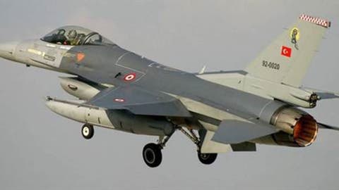 اليونان: مقاتلات تركية تتحرش بطائرة وزير الدفاع وقائد الجيش