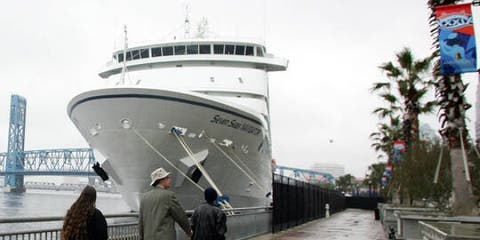 اسبانيا .. حجر سفينة سياحية في ميناء برشلونة بسبب كورونا